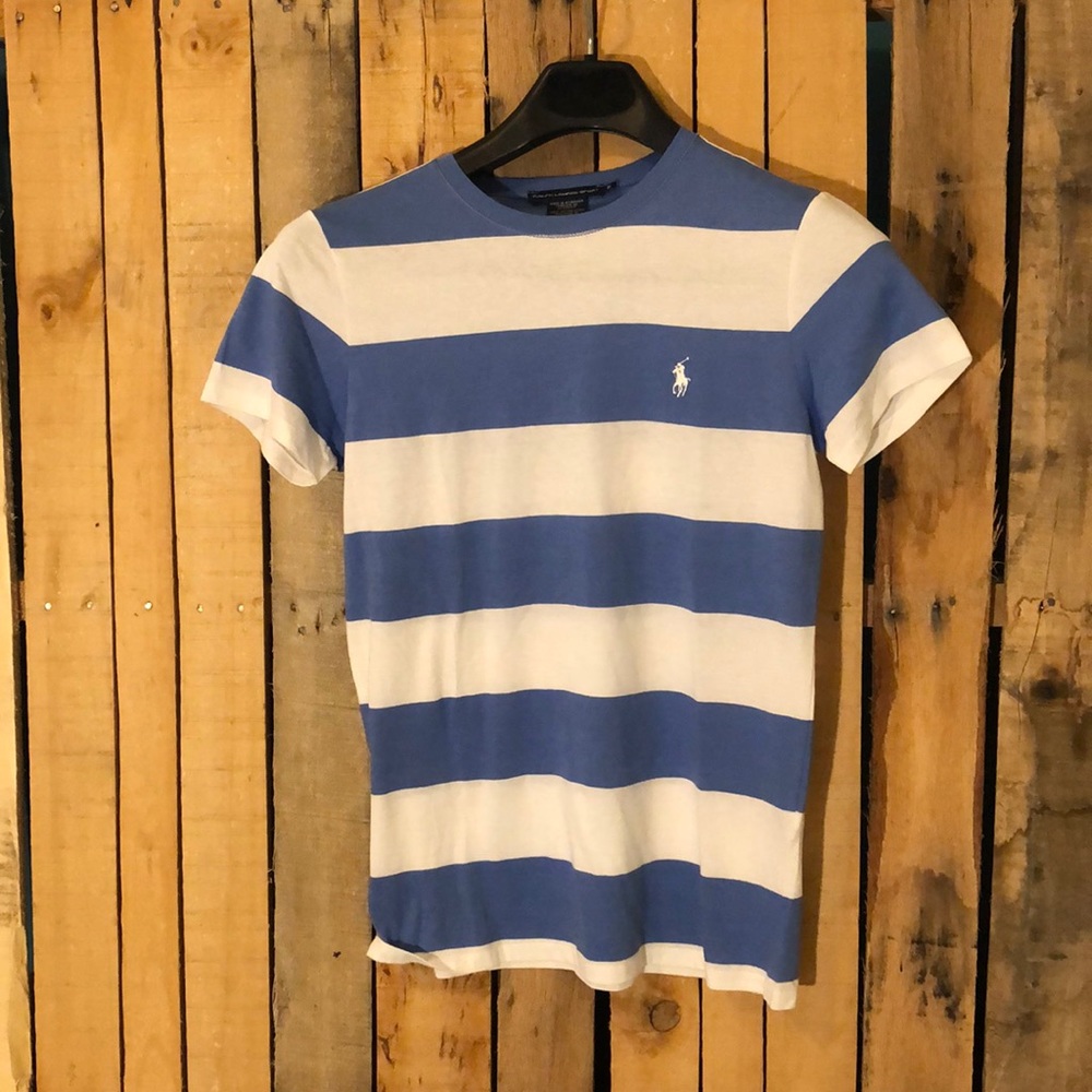 Women’s striped shirt sleeve top